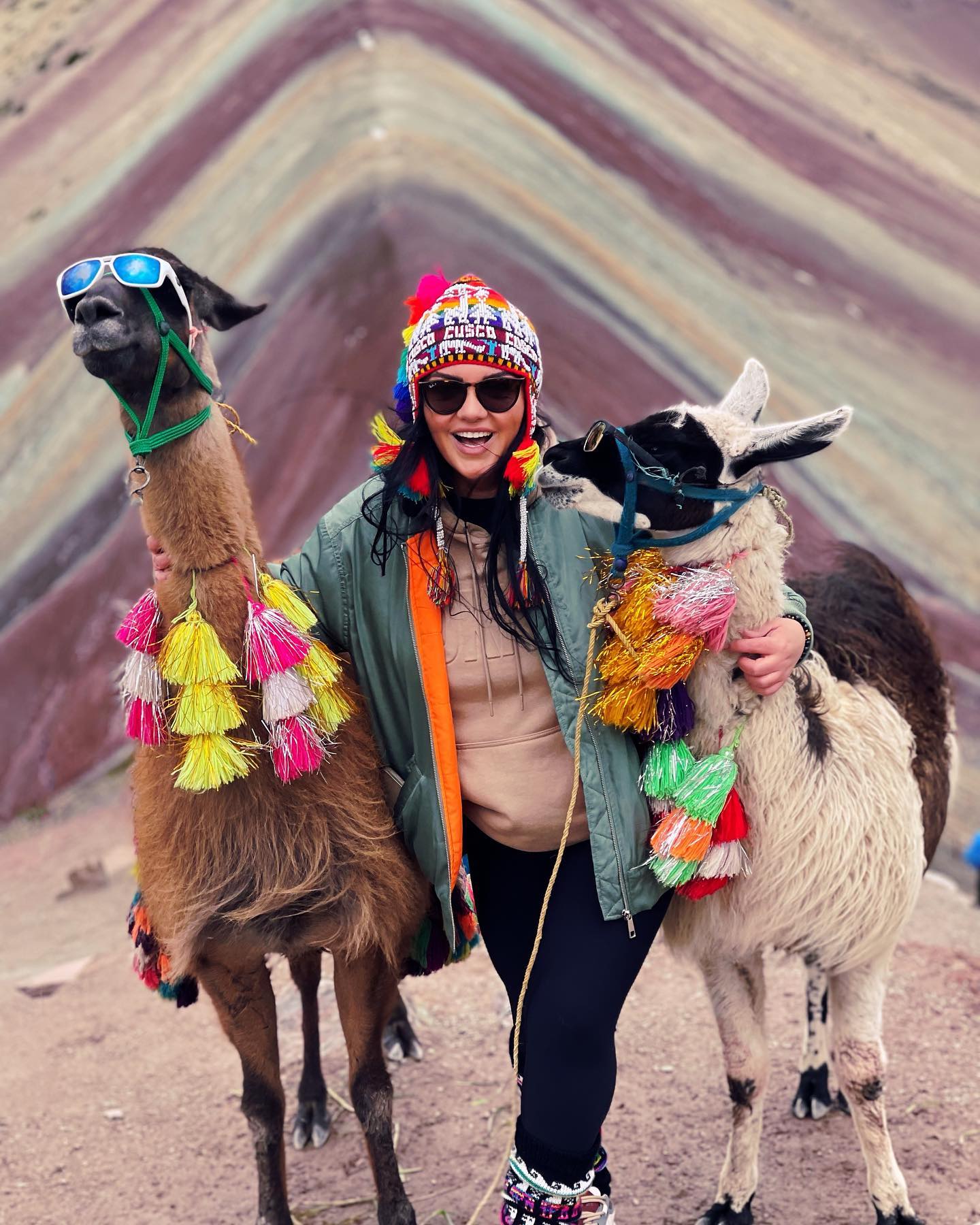 Besökare på Vinicunca Rainbow Mountain-tur