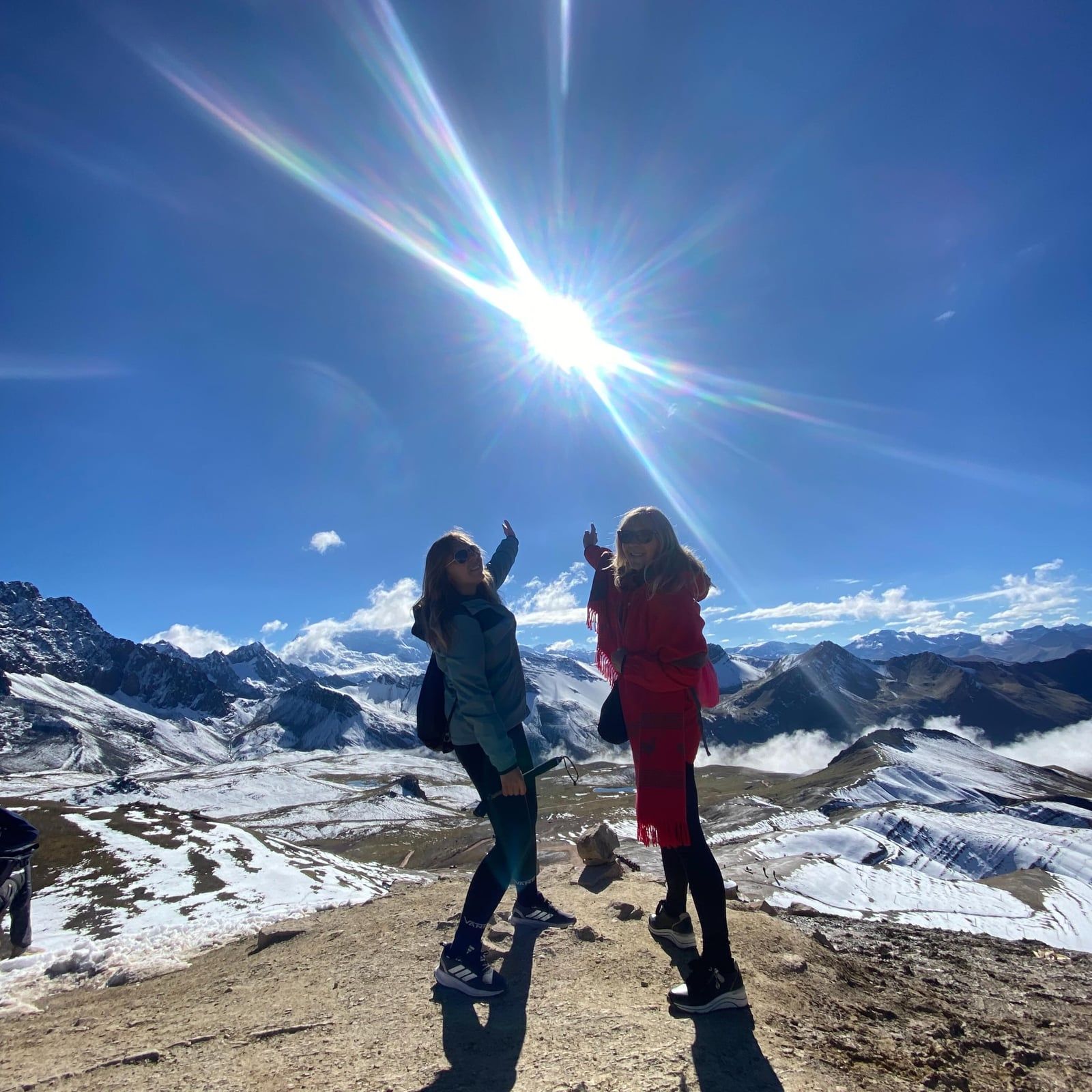 Besökare på Vinicunca Rainbow Mountain-tur