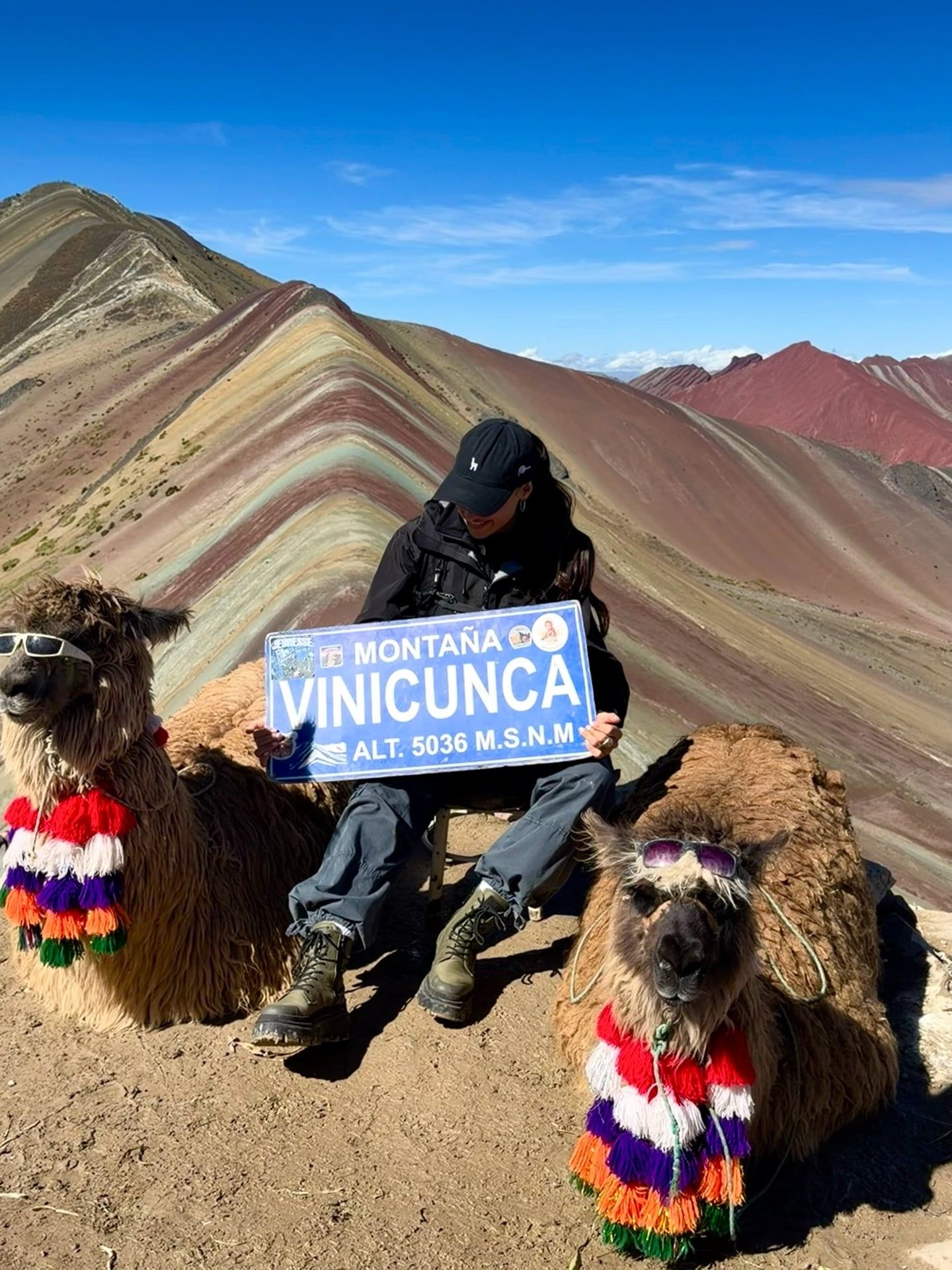 Besökare på Vinicunca Rainbow Mountain-tur