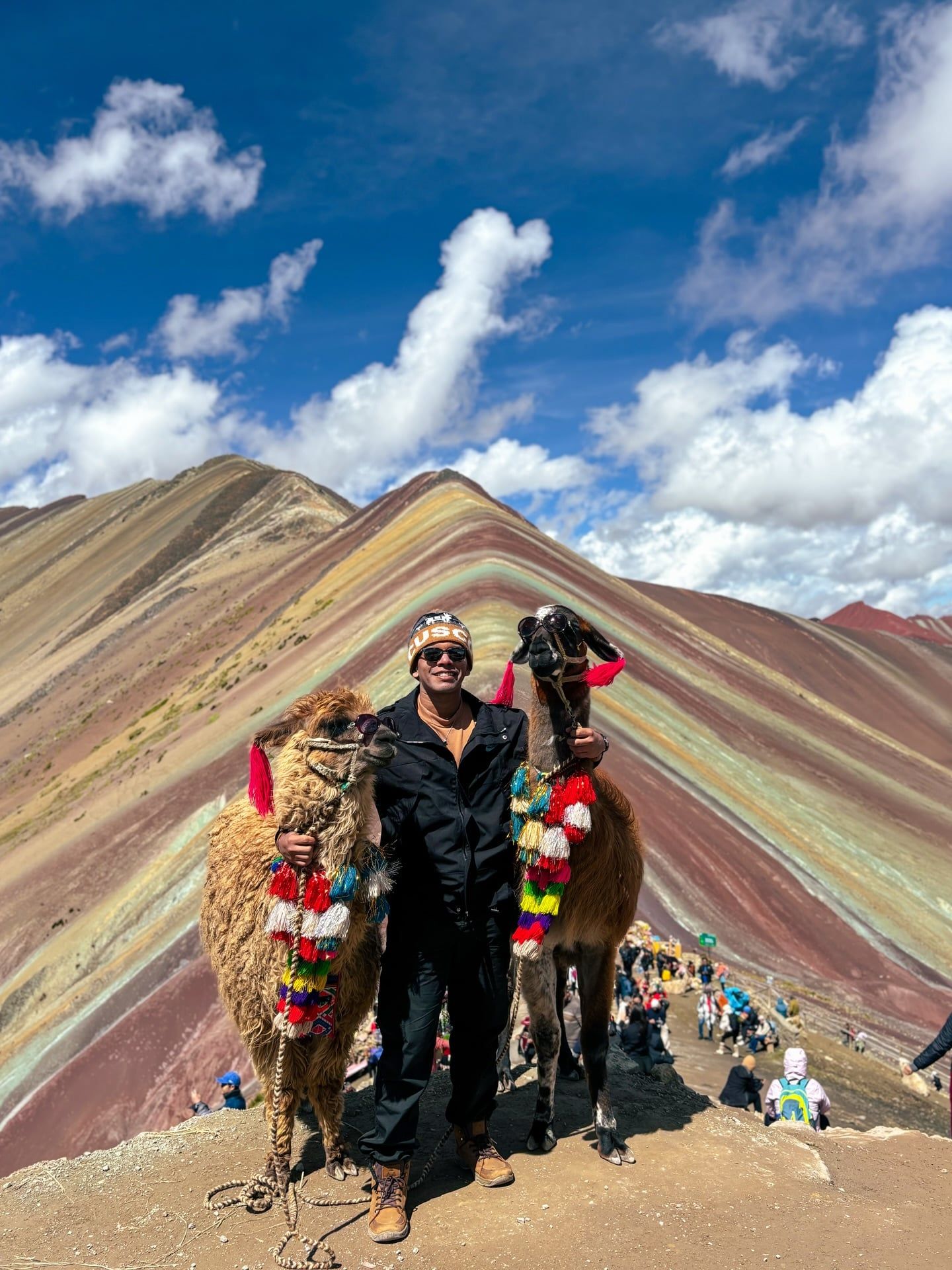 Besökare på Vinicunca Rainbow Mountain-tur